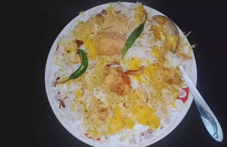 cooked healthy biryani with less fat and low sodium